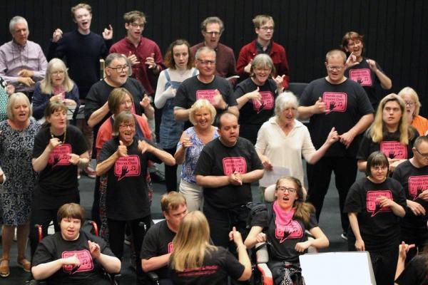 Many singers gather to sing together on a stage 